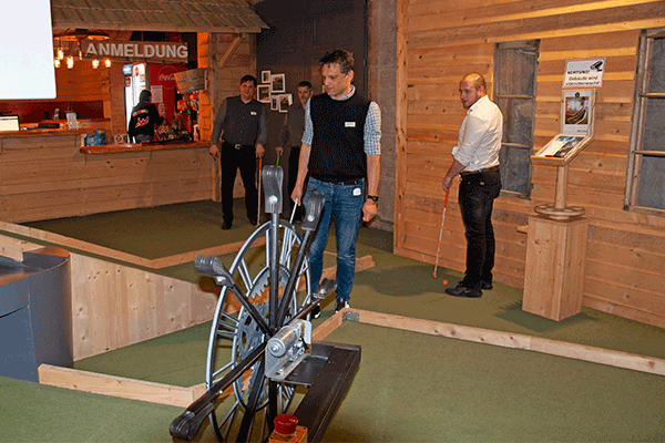 Klebstoffherstellertag 2023: Fun und Action beim Adventure Golf in der Actionworld in Obfelden