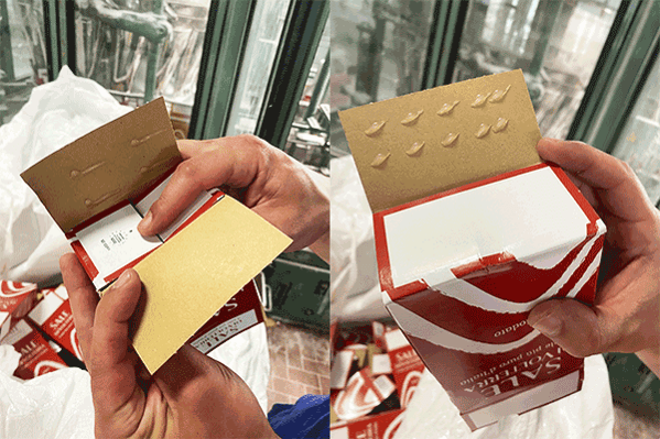 On the left, carton with adhesive beads on the inner bottom flap, on the right, with beads on the outer bottom flap to seal the carton bottom. 
