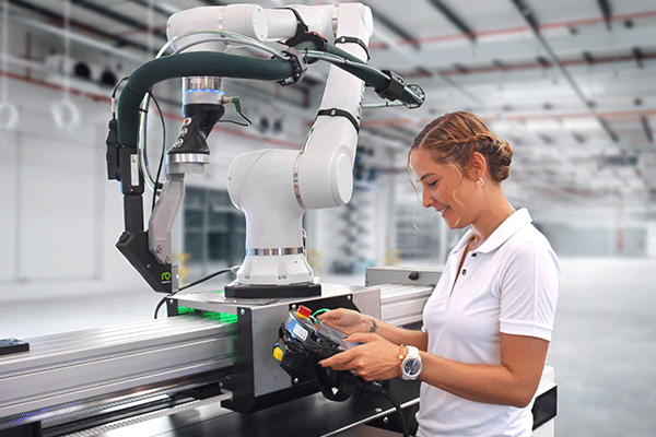 Die Einstellungen zum Klebstoffauftrag werden über die RobaVis-Software von Robatech vorgenommen.