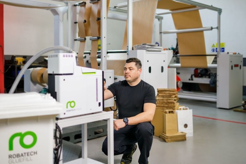  Les sacs en papier peuvent être fabriqués de manière fiable et rapide avec des têtes de collage à froid de Robatech