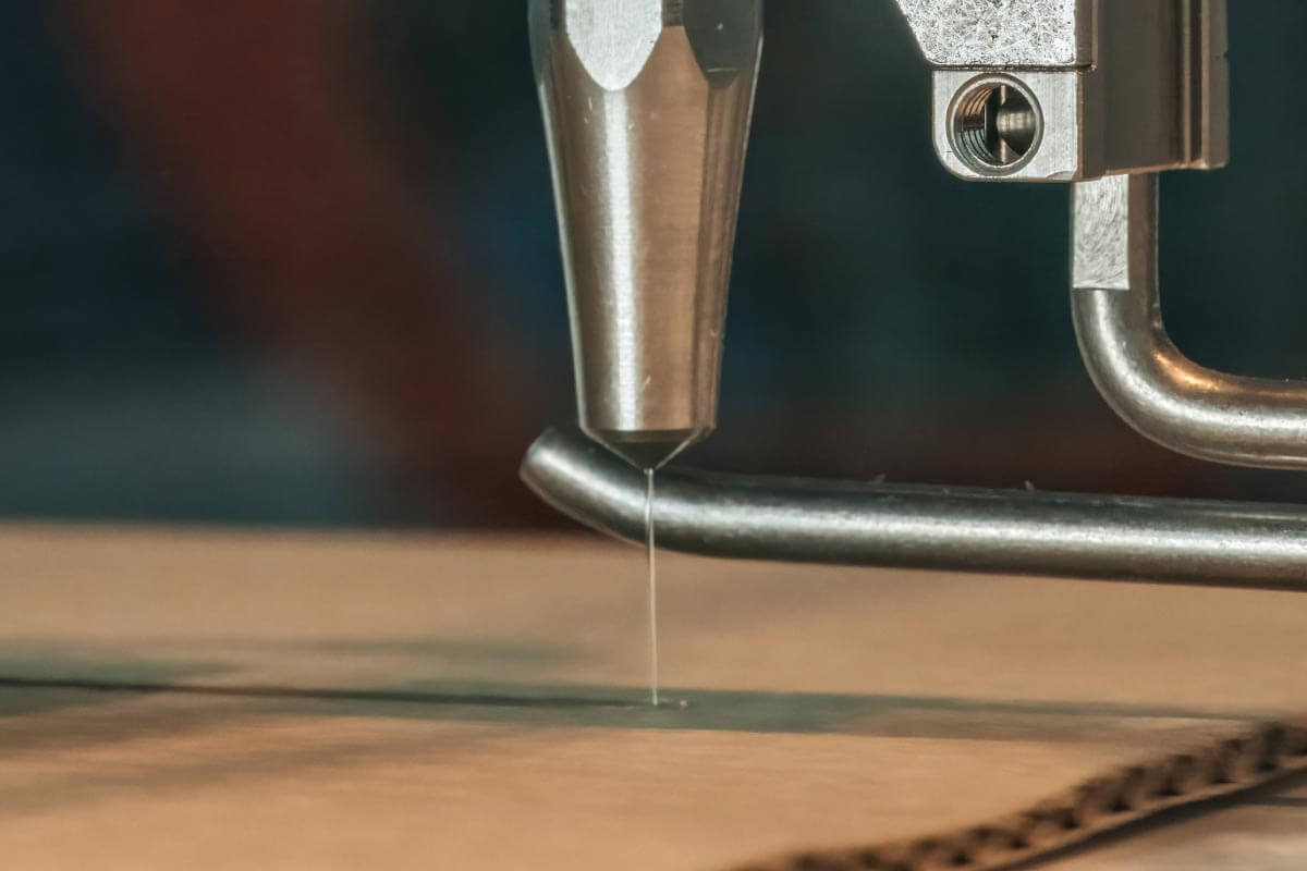 PerfectFold nakłada płyn do bigowania na tekturę falistą