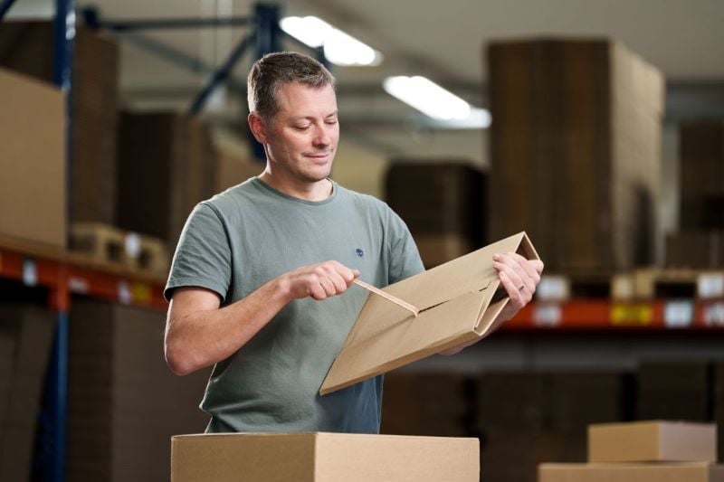 用易撕带轻松打开运输箱