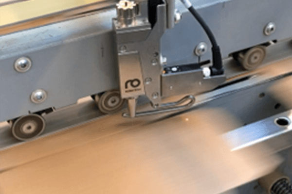 Sempre spray head applies SpeedUp creaser liquid to fold line